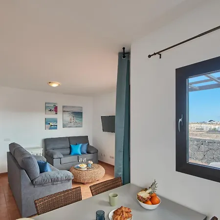 María De Timanfaya - Sea&mountains Views, Pool, Wifi, 15 Minutes Walk To Marina Rubicón *